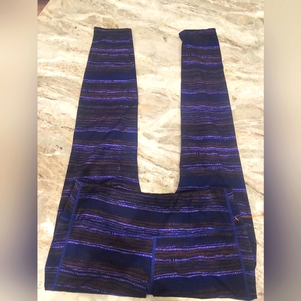 Athleta Printed Leggings Size M Purple Black Pocket Workout Yoga Pants